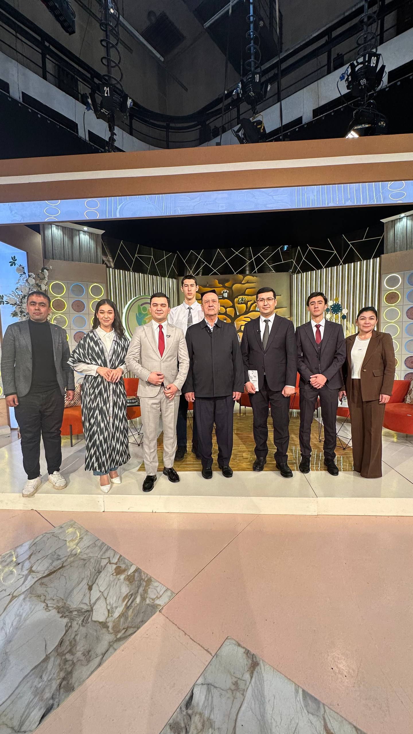 Texnikum o‘quvchilari "O‘zbekiston" telekanalida: Navoiy asarlaridagi "Qatlama" pishirig‘i tayyorlandi