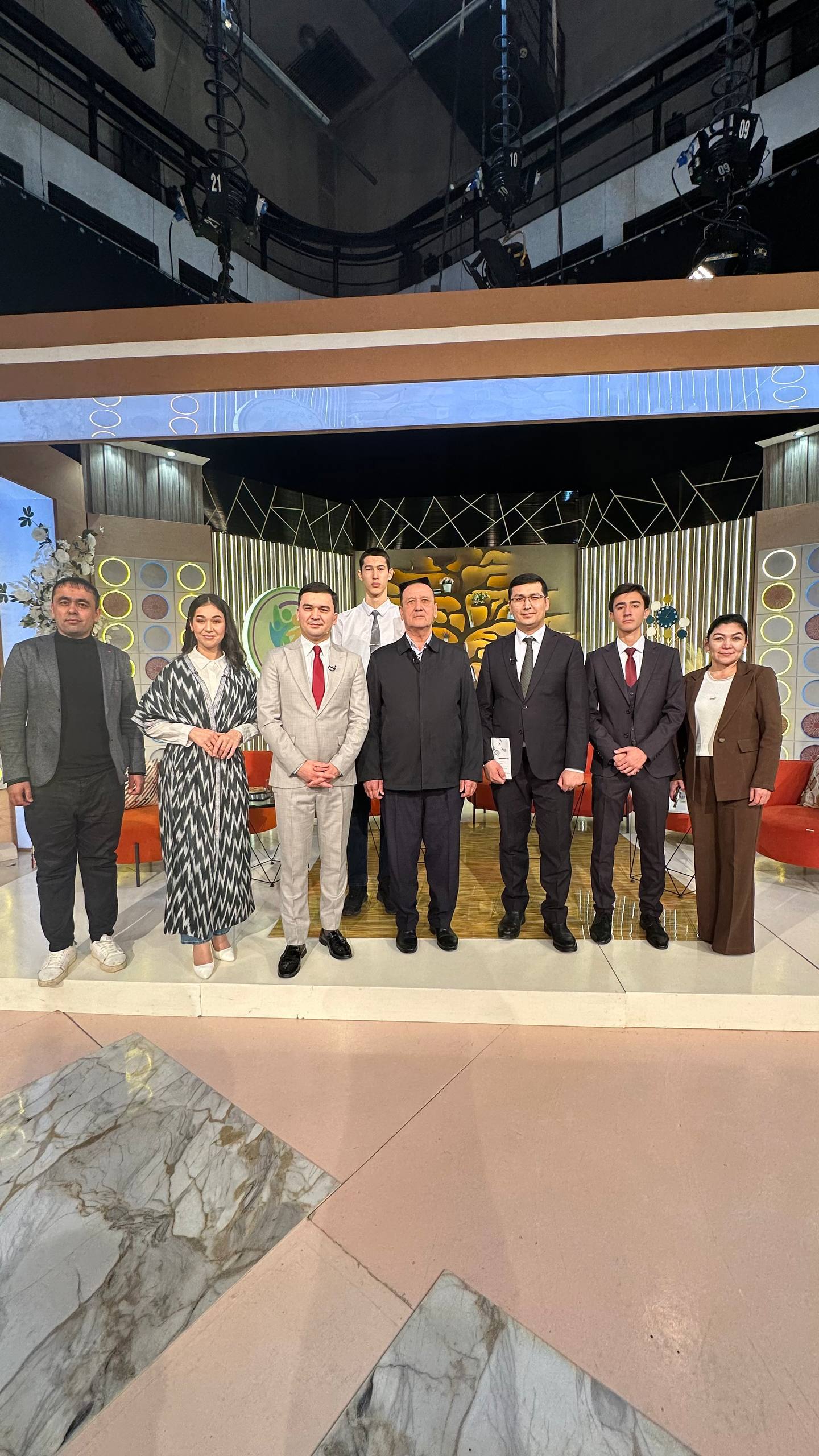 Texnikum o‘quvchilari "O‘zbekiston" telekanalida: Navoiy asarlaridagi "Qatlama" pishirig‘i tayyorlandi