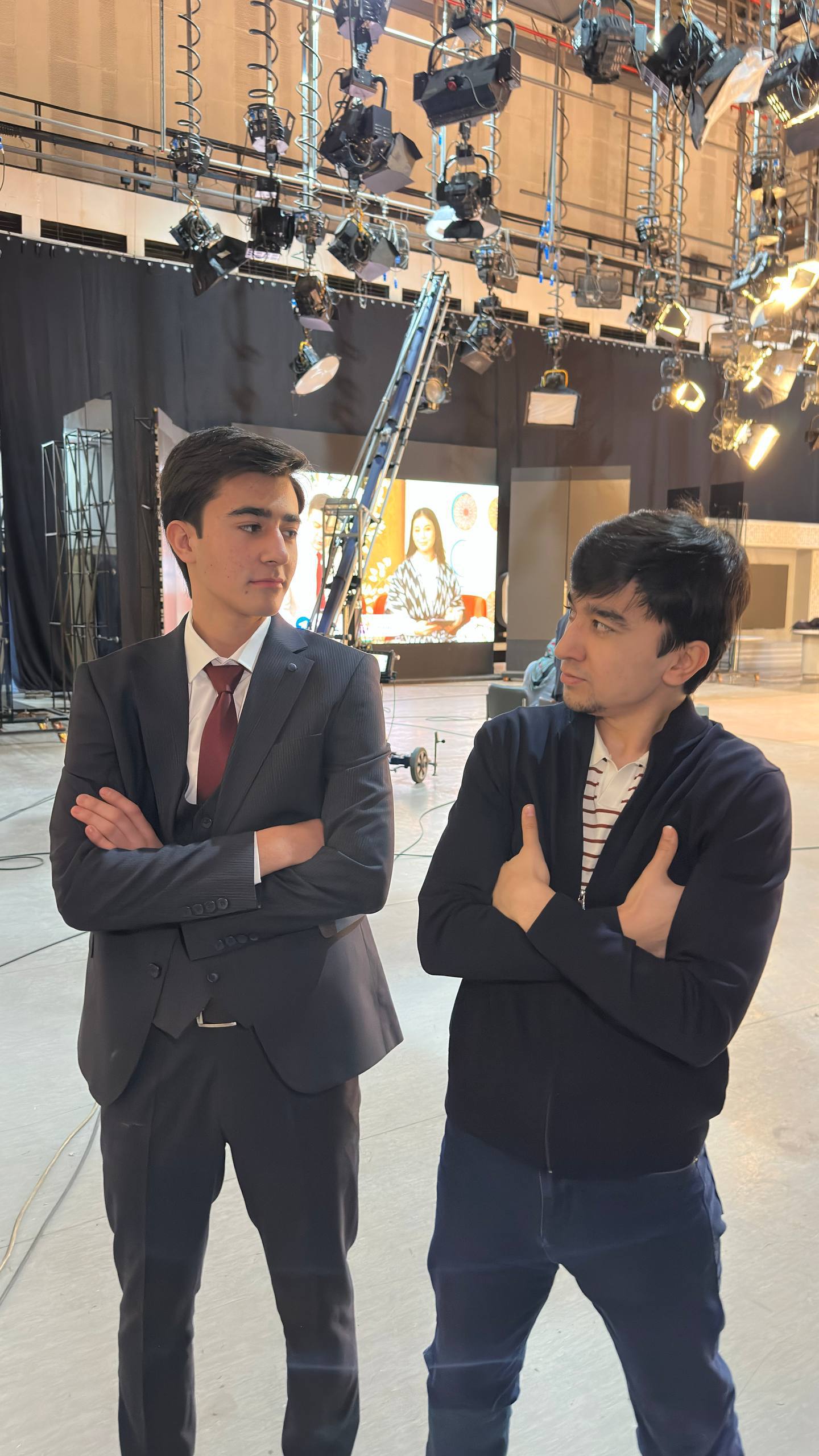 Texnikum o‘quvchilari "O‘zbekiston" telekanalida: Navoiy asarlaridagi "Qatlama" pishirig‘i tayyorlandi