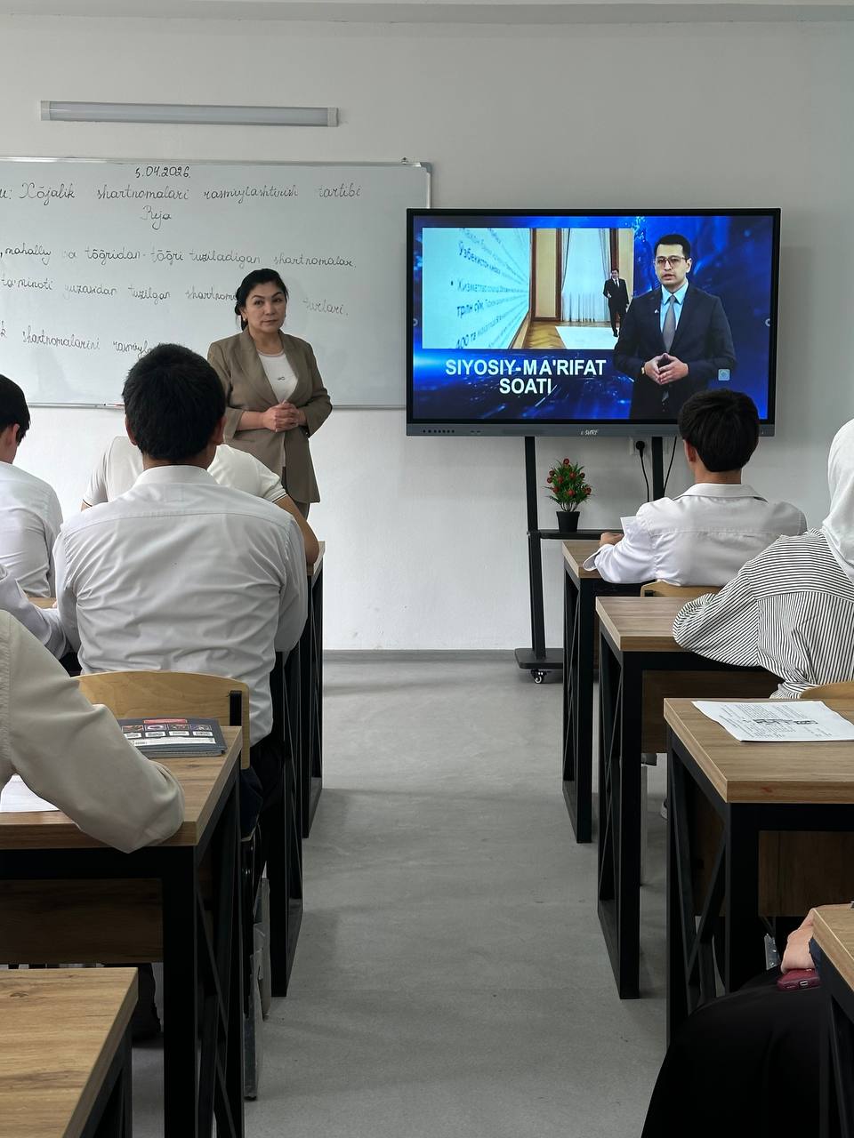 Texnikumda "Kelajak soati": Sohibqiron Amir Temur siymosiga ehtirom
