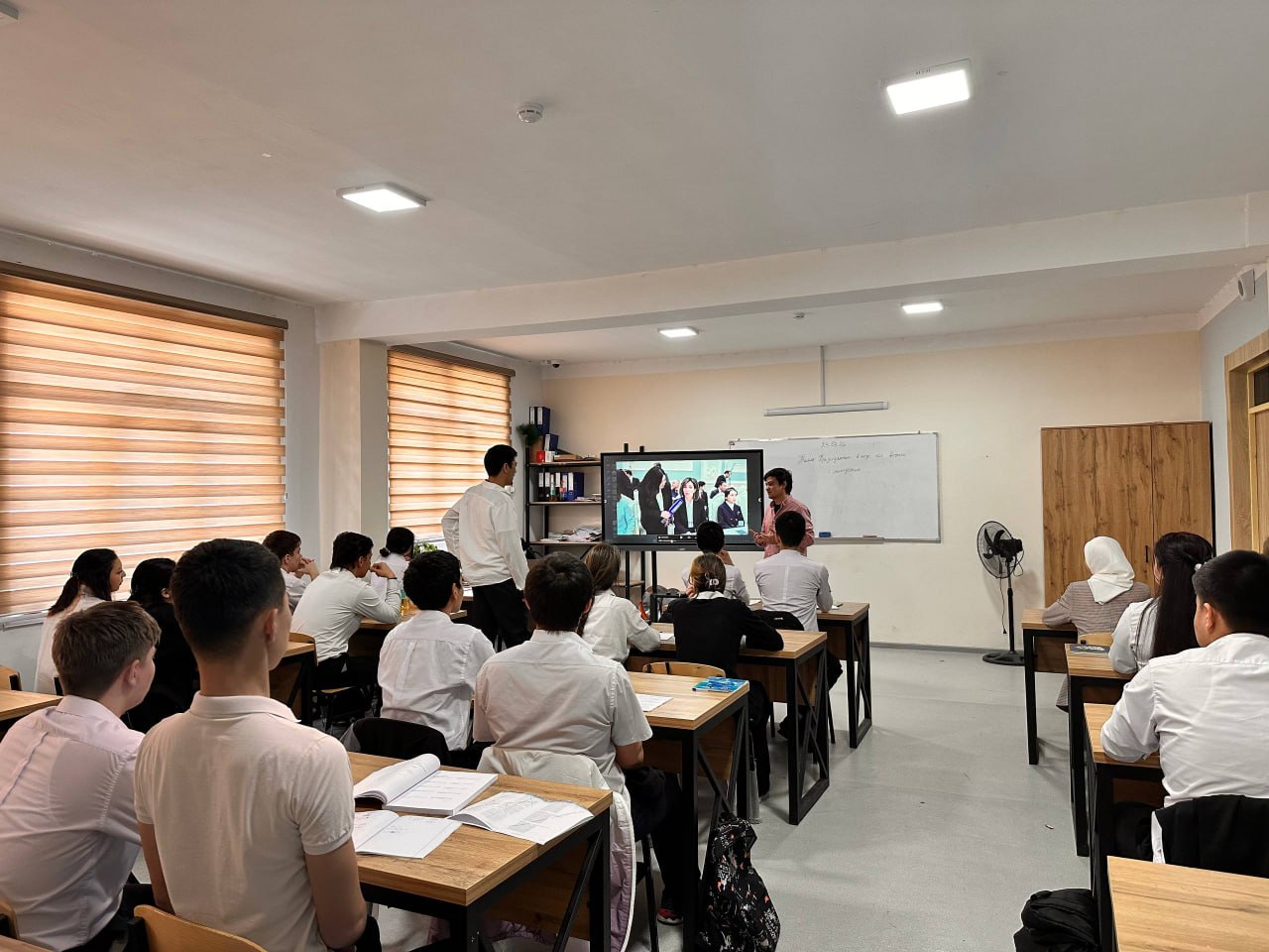 Yoshlar bilan muloqot — kelajak sari muhim qadam: Texnikumda yangi tashabbuslar muhokamasi