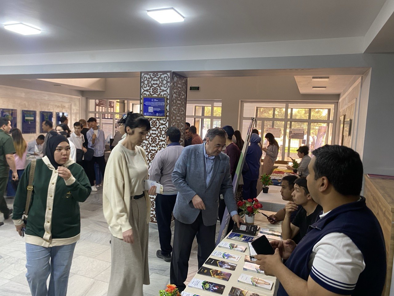 “Hammaga ish bor”: Texnikumda yirik mehnat yarmarkasi va karyera kuni bo‘lib o‘tdi